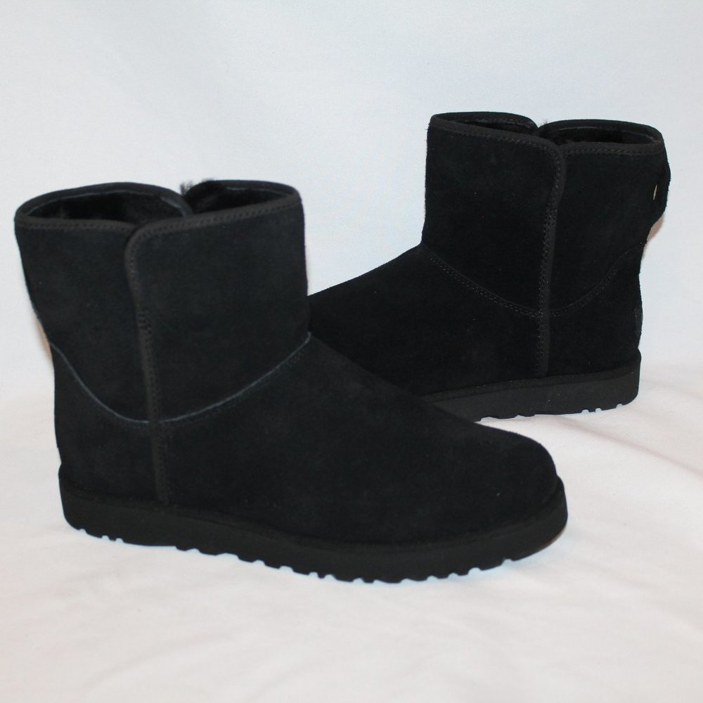UGG WOMEN'S CORY SUEDE SHEARLING LINED MINI BOOTS BLACK‎ 9 FLOOR MODEL
